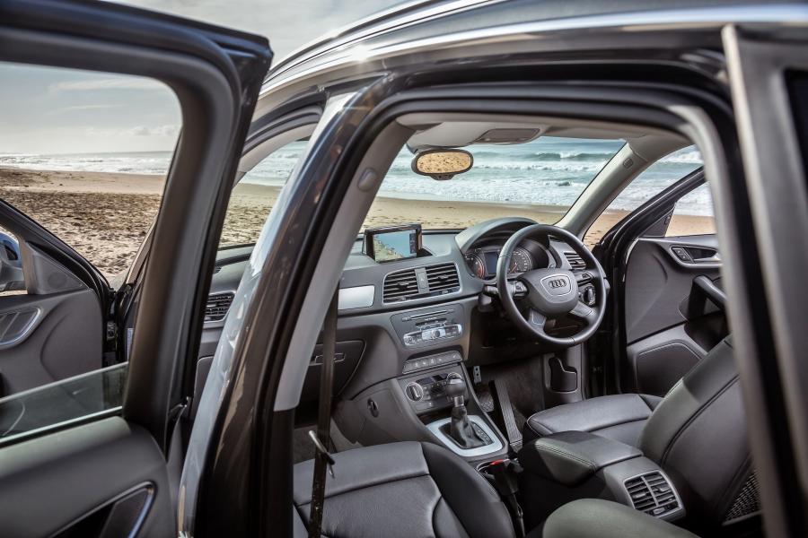 Интерьер Audi Q3 1.4 TFSI (8U) 2015 года  (AU) (фото 16 из 23)